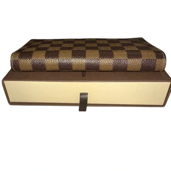 4:30 AM CTToday!!!!! - Designer and Luxury Handbags/Wallets/SLGs Pop-Up! - Picture 1 of 1